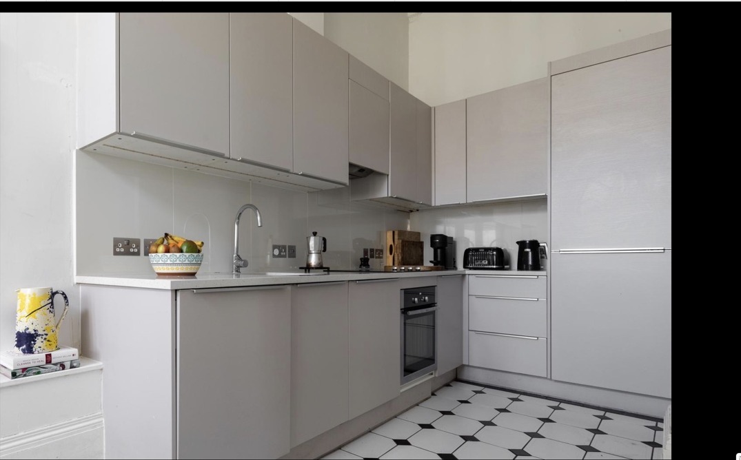 London flat photo 8