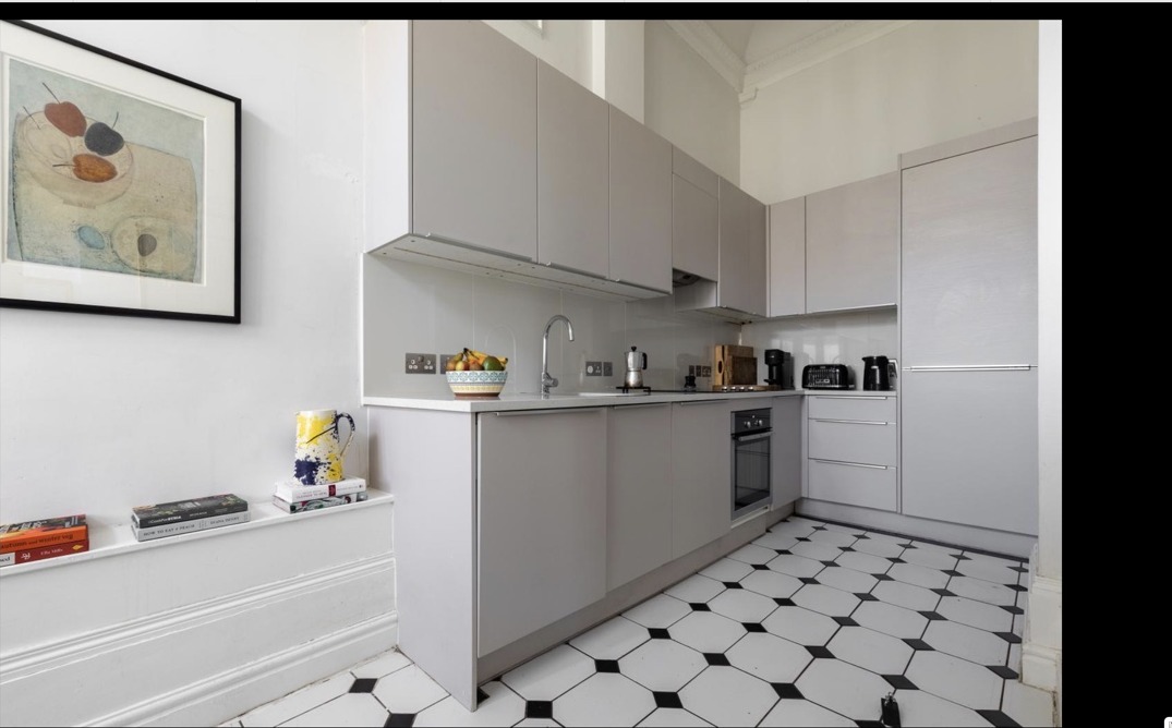 London flat photo 9