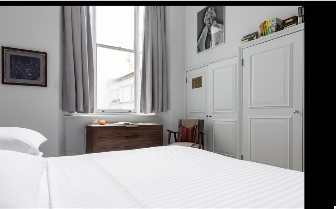 London flat photo 11