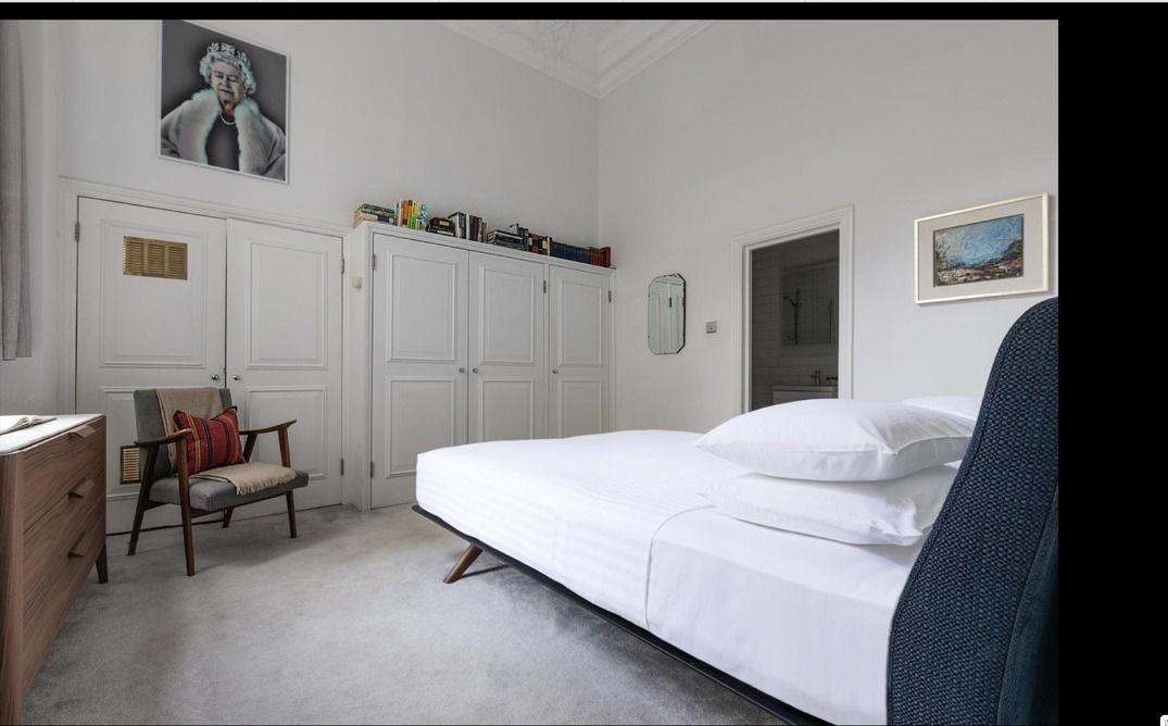 London flat photo 12
