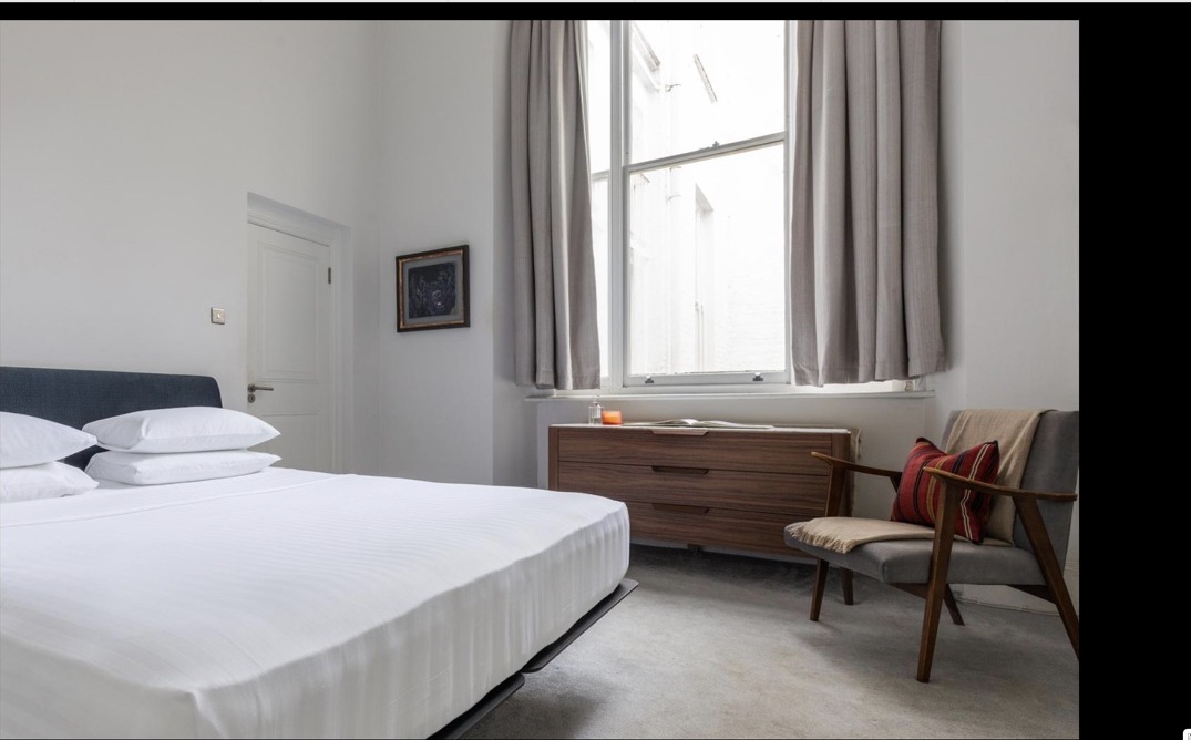 London flat photo 14