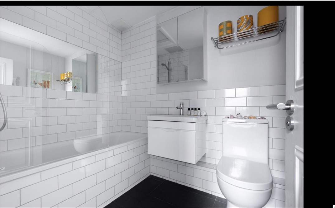 London flat photo 16