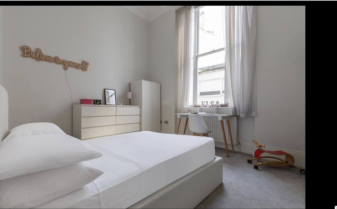 London flat photo 17