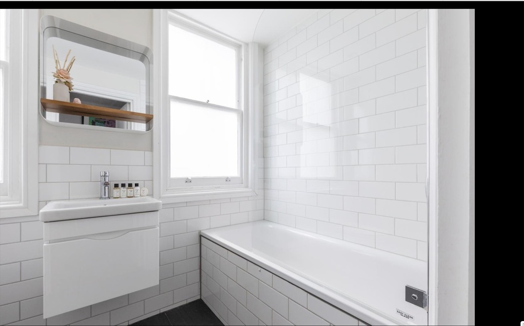 London flat photo 23