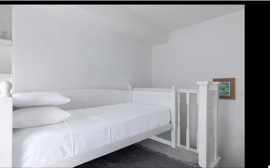 London flat photo 24