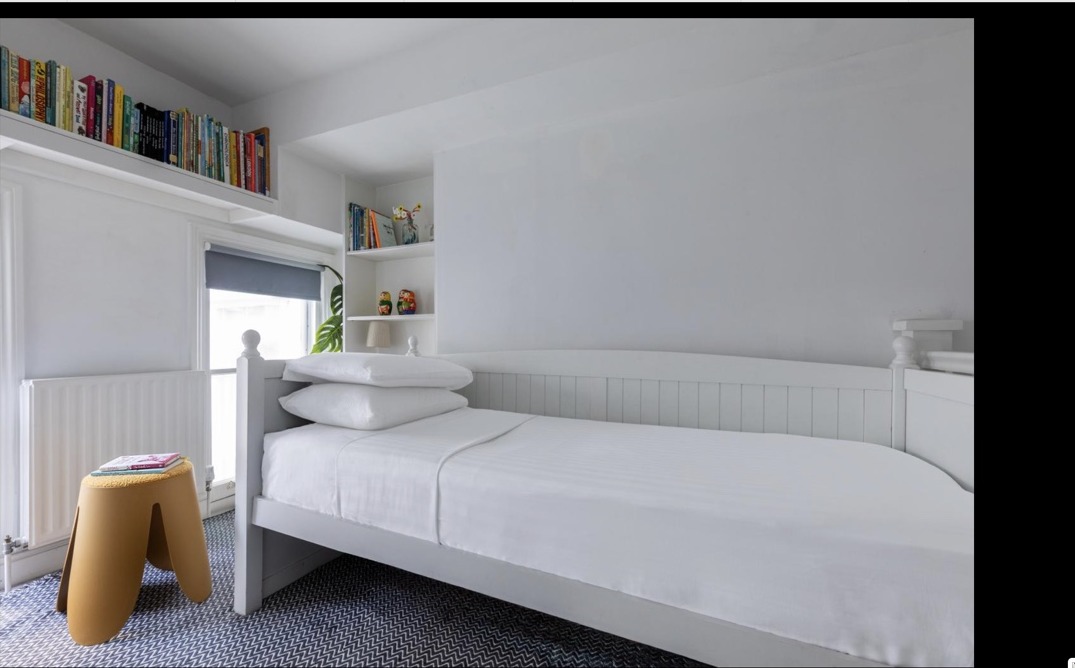 London flat photo 25