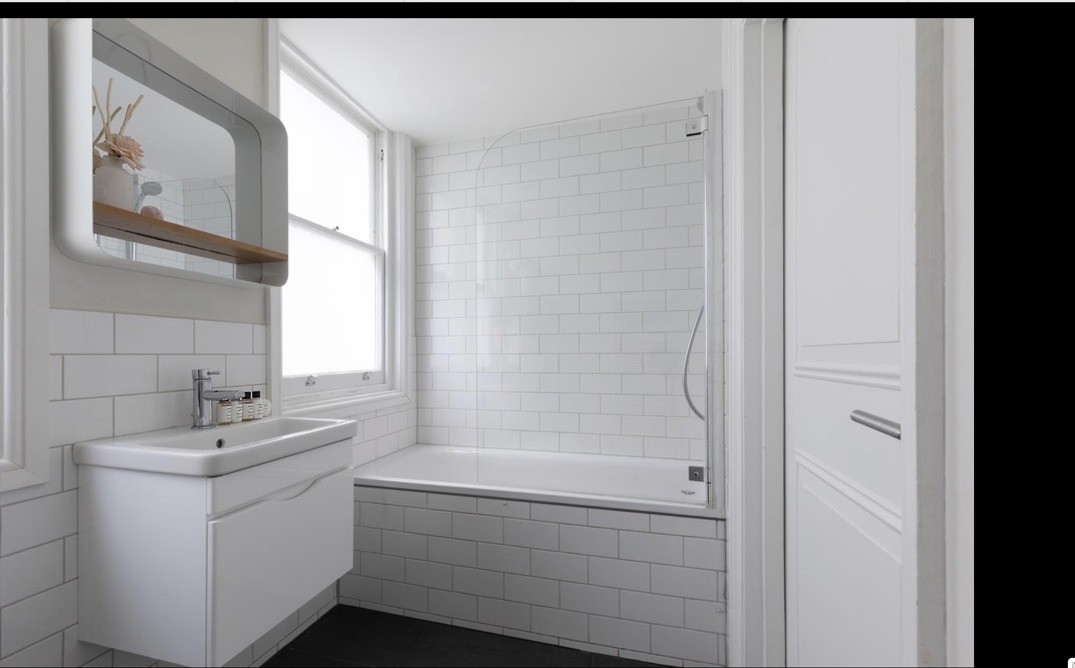 London flat photo 29